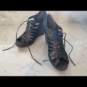 Johnston & Murphy metallic silver lace-up wedge